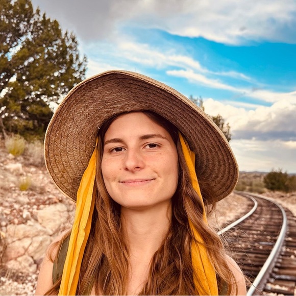 Meet your Posher, Krista - Picture 3 of 16